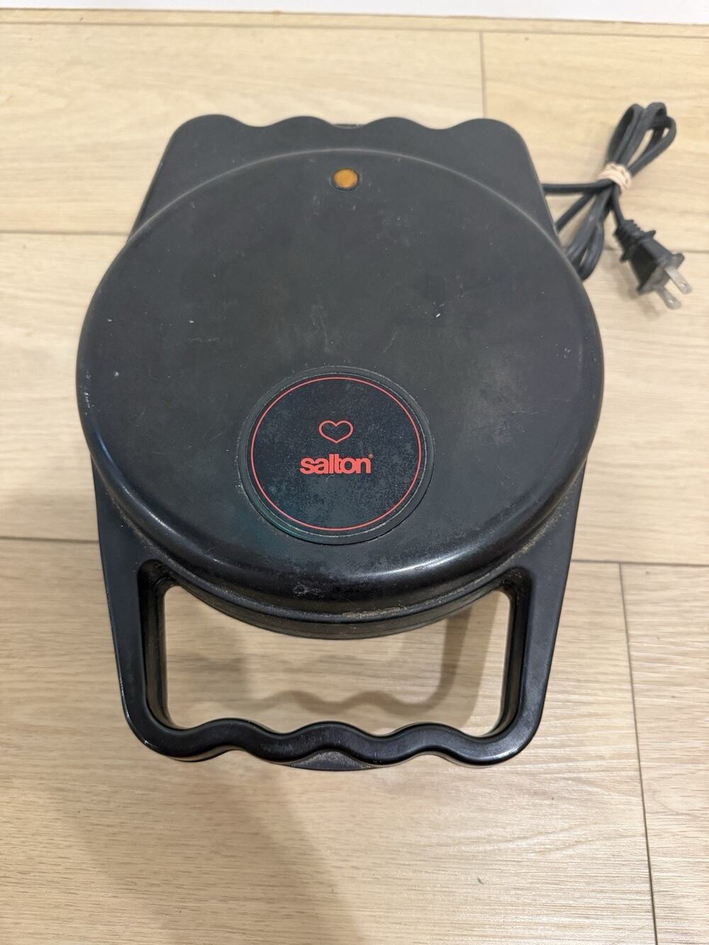 Salton Hearts Delight 5-HEARTS Waffle Maker Iron Model WM-5A TESTED WORKS